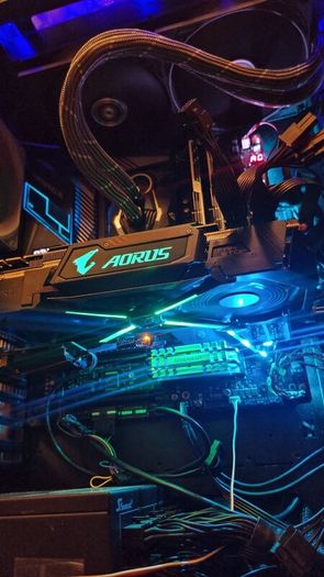 Bundle: Gigabyte AORUS GTX 1080 Ti Xtreme Edition 11GB, intel i9 9900K, ASUS ROG Maximus XI Extreme, Seasonic Platinum PSU, DDR4 memory: G.Skill 2x 16 GB ( 32 GB ), Samsung 860 EVO 500 GB, SATA Solid State Drive ( SSD )