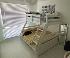 Triple bunk bed