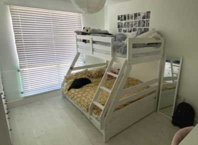 Triple bunk bed