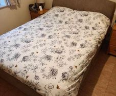 King size bed with storage and matress