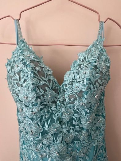 Gorgeous Debs dress (size 6-8)--Worn only once!