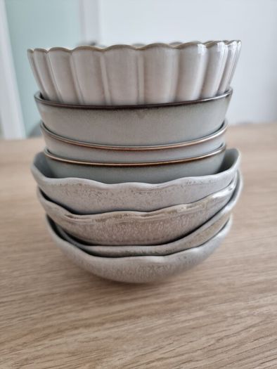 Ceramic small bowls.