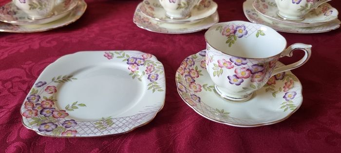 Vintage 33 Piece Royal Albert Crown China Floral Spray Tea Set For 10 Person Setting Made In England