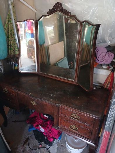 vintage bedroom dresser
