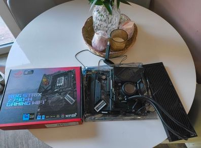ASUS ROG STRIX Z790-H Gaming Z790 Intel LGA1700  Motherboard and Kolink Umbra Void 360 AIO Cooler