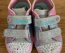 Skechers Twinkle toes (light up) girls shoes (UK 5, EU 22)