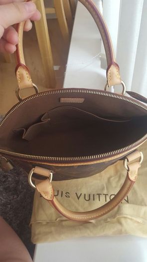 Louis vuitton buckett bag