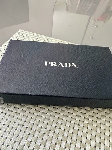 Prada Wallet Authenitc