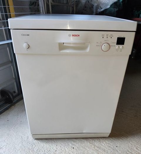 Freestanding Bosch Classixx dishwasher.
