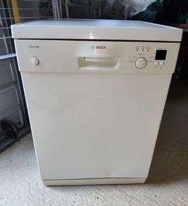 Freestanding Bosch Classixx dishwasher.