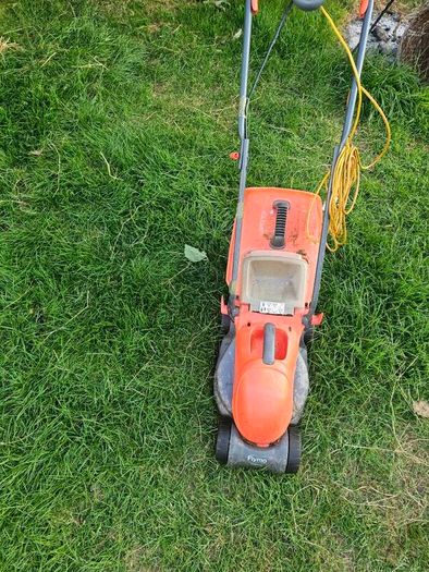 electric lawnmower