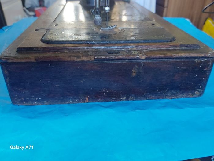 Vintage, Very Old, Singer Sewing Machine, would suit Seamstress window display or Bar memorabilia