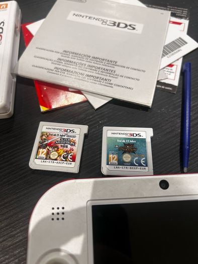 Nintendo 2DS Bundle + Smash Bros + Monster Hunter Generations + 2 Chargers