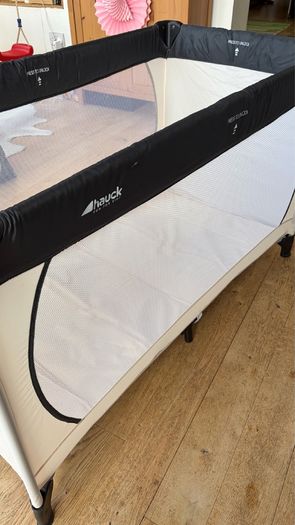Travel cot, Hauck