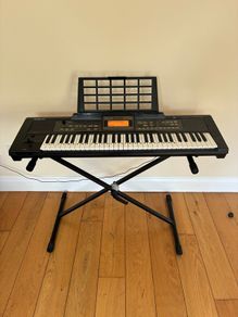 Roland E09 Interactive Arranger Keyboard & Stand