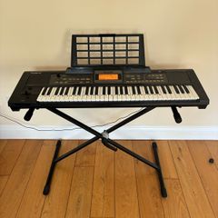 Roland E09 Interactive Arranger Keyboard & Stand