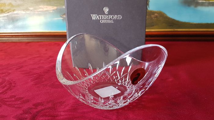 New In Box Waterford Crystal Lismore Pattern 6 Inch Essence Ellipse Bowl
