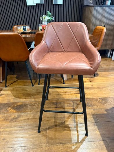 bar stools (4)