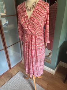 Free Post today ONLY- Avoca Anthology Multi Coloured Pink Faux Wrap Dress with flattering neckline- Size 2 and Free Necklace