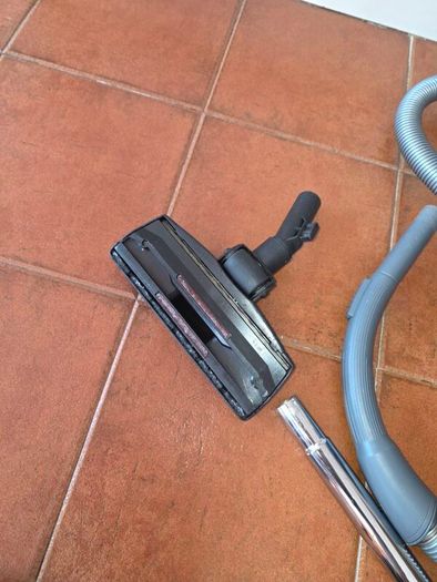 Vacuum Cleaner 750W