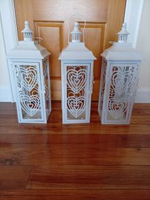 Triple set of lanterns
