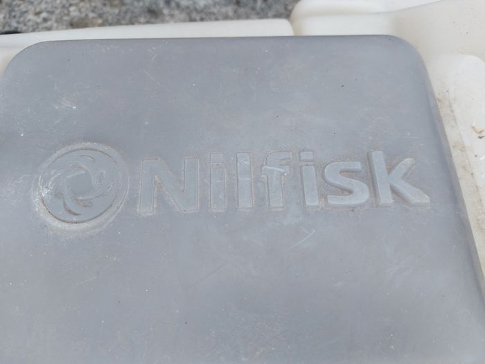 NILFISK AX 9 Carpet Cleaner, working great and in excellent condition