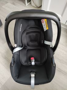 Maxi Cosi CabrioFix i-Size car seat and ISOFIX base for sale