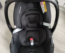 Maxi Cosi CabrioFix i-Size car seat and ISOFIX base for sale