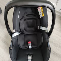 Maxi Cosi CabrioFix i-Size car seat and ISOFIX base for sale
