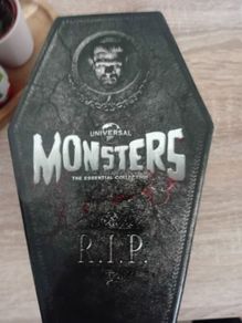 Universal Monsters the essential collection