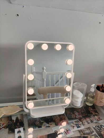 Hollywood mirror