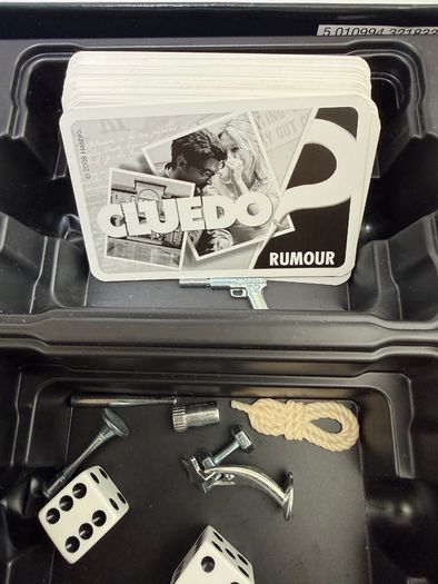 Family Board Game Bundle - The Game of Life & Cluedo