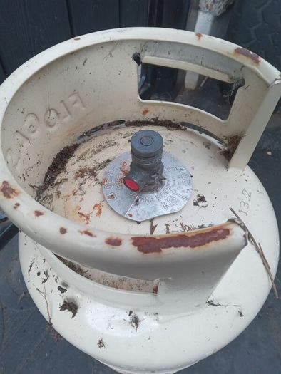Patio gas bottles (full)