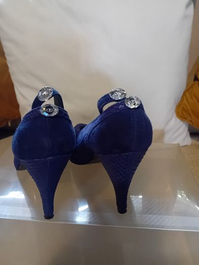 Ladies shoes