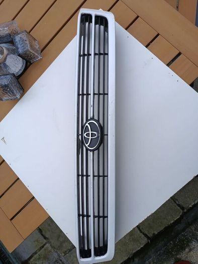 Toyota Carina E front grill
