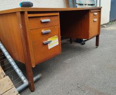 Free desk