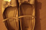 Girl's shoes, size 1