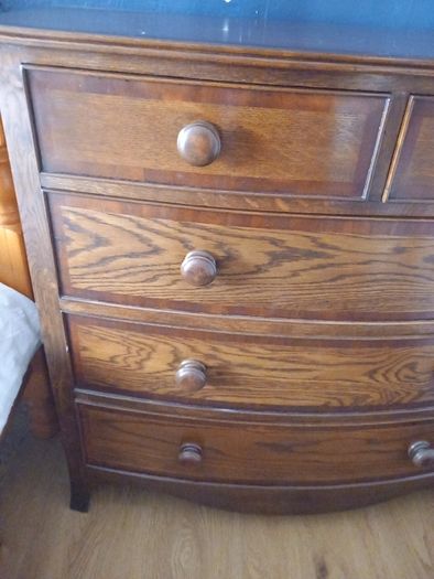 Bowfront mahogany chest of drawers.