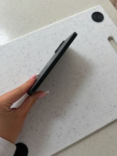 black iphone 16