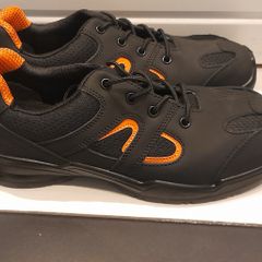 Red Back Safety Shoes Bnwt