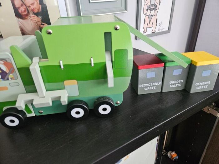 Bluey garbage truck