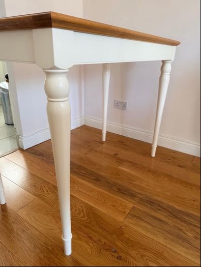 Bar dining table
