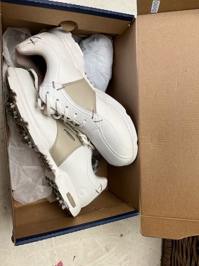 Never used ladies golf shoes size 5