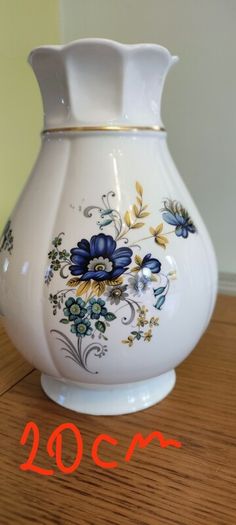 Royal Tara Blue Cornflower Floral Vase Galway Ireland 20 cm Tall Fine Bone China
