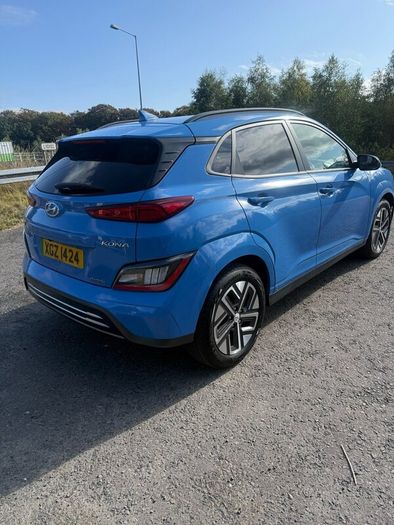 Hyundai kona EV premium 2022 64kw h long range now