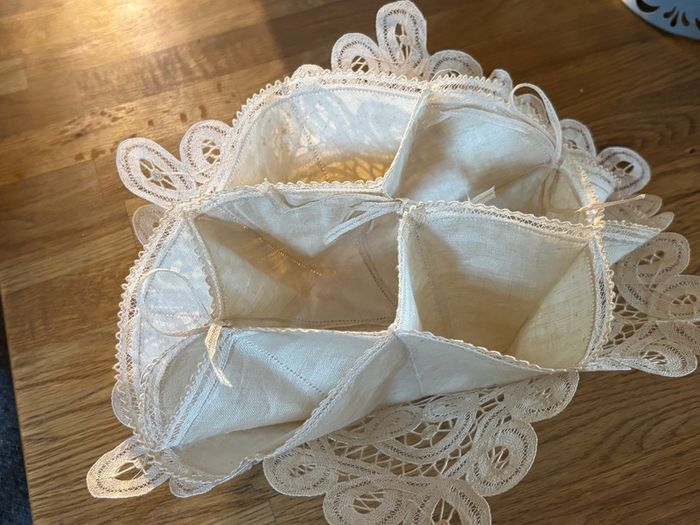 Vintage Lace Bread Roll Holder