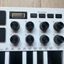 AKAI MPKI Midi Keyboard Mini Image 2