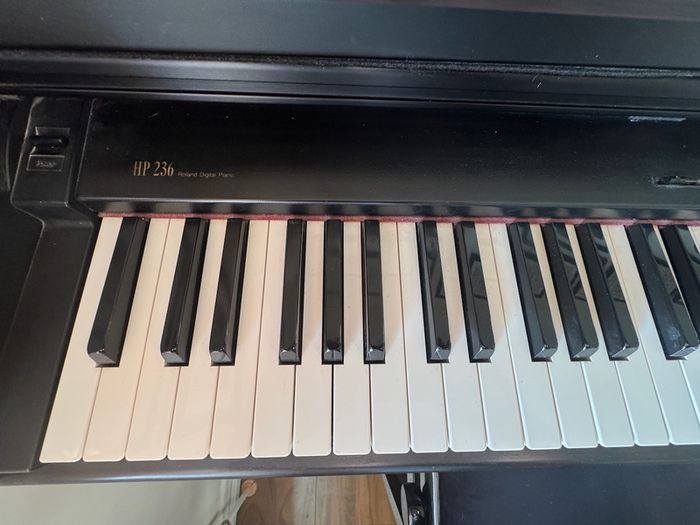 Roland HP-236 88-Key Digital Piano + Roland Sustain Pedal + Piano Bench