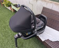 Maxi Cosi Pebble Pro infant seat with base