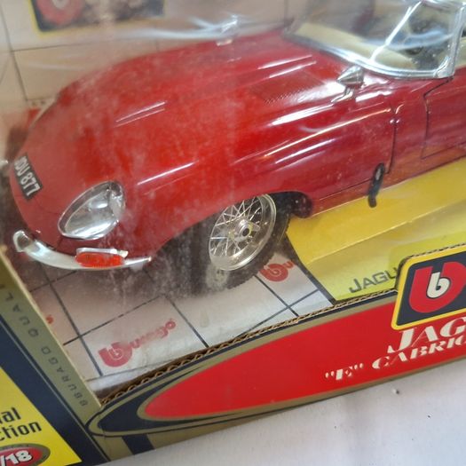 Burago 1/18 Jaguar "E" Cabriolet (1961) Die-Cast Model Car - Special Collection (Made in Italy)